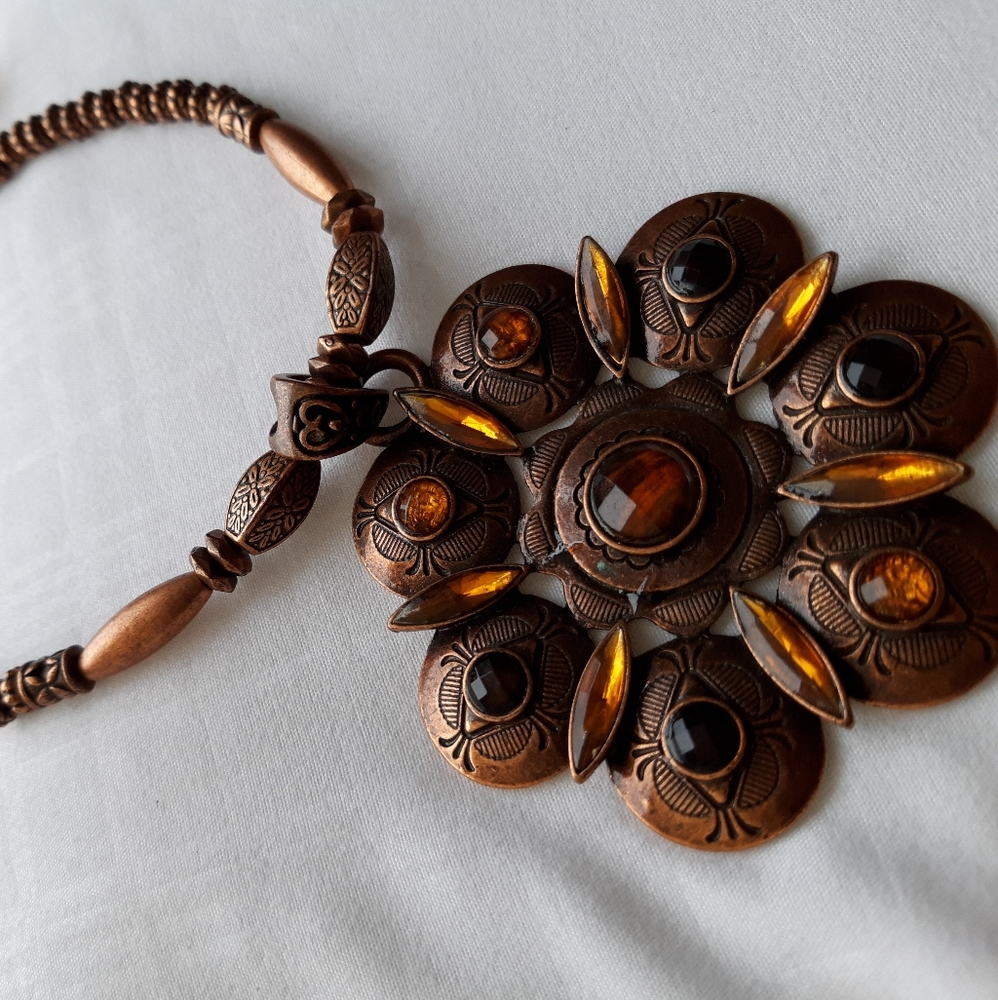FLOWER NECKLACE